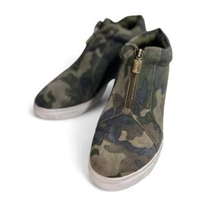Blondo Glenda Waterproof Hidden Wedge Zipper Green Camo Suede Womens 10 Shoes